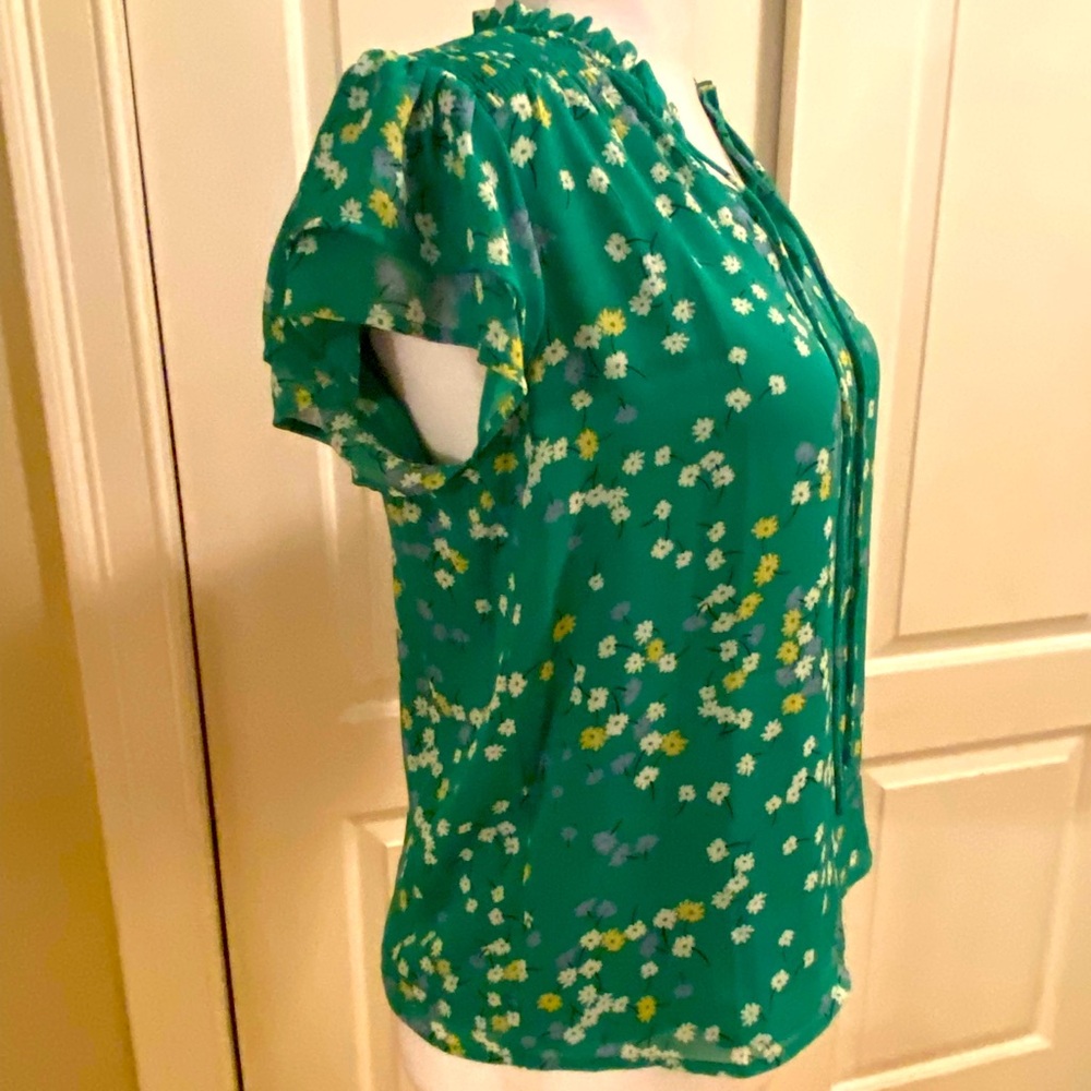 CeCe Green Floral Short Sleeve Top 🍀